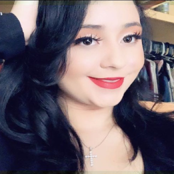 Meet your Posher, Alexandra - Picture 1 of 1